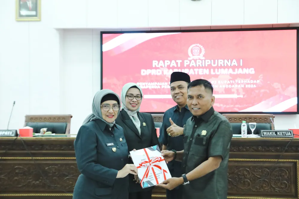 Pj Bupati Lumajang Sampaikan Nota Keuangan Atas Raperda Tentang Perubahan APBD Tahun Anggaran 2024