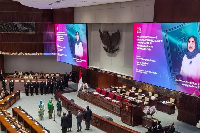 Qumi Husnuniyati Lumajang Dilantik Jadi DPR RI PAW 2019-2024