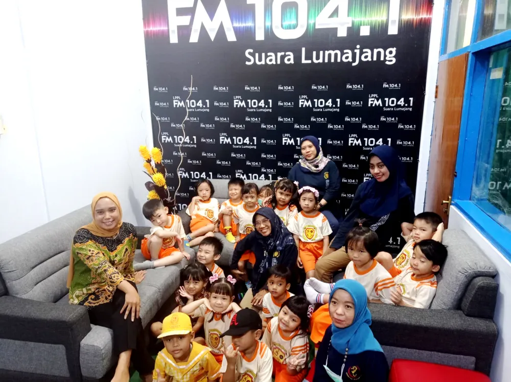 Anak-anak Diintroduksi pada Dunia Radio sebagai Sumber Inspirasi