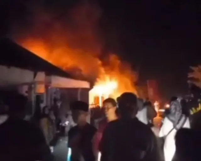 Akibat Lilin Rumah Warga Desa Jatigono Lumajang Terbakar