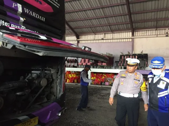 Jelang Liburan Sekolah Satlantas Polres Lumajang Cek Armada Bus