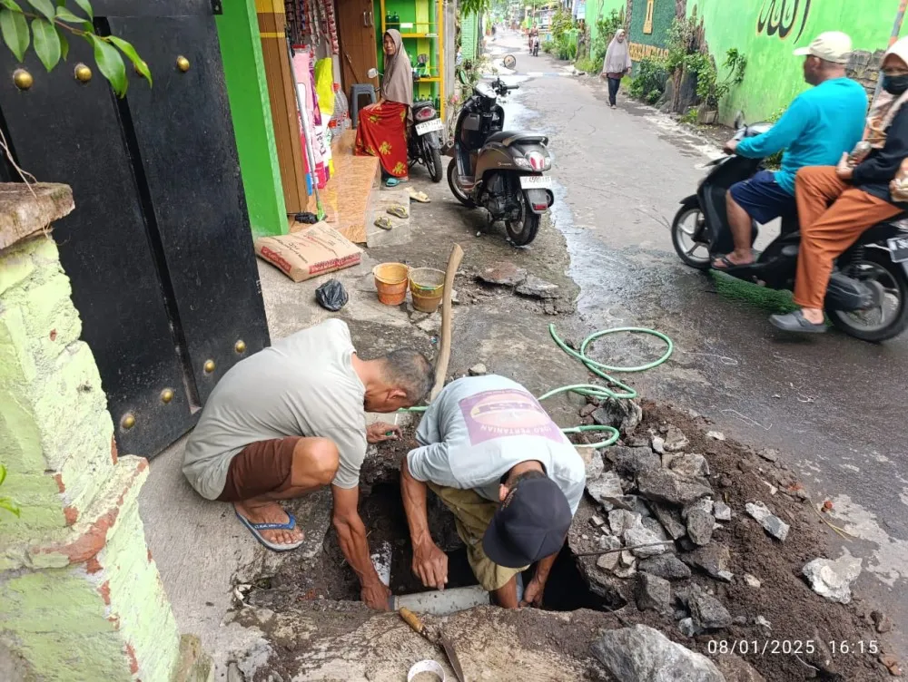 IPAL Rumah Zainuri Tersumbat, Rambut, Kresek dan Besi Bekas Kran Jadi Biang Keladinya