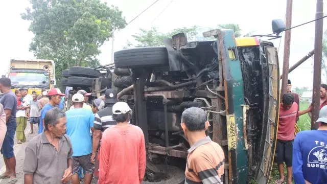 Truk Terguling di JLT Lumajang, Sopir Meninggal Dunia