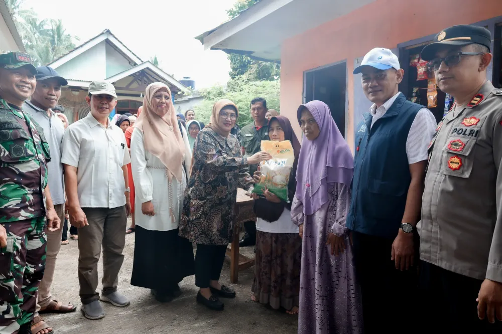 Agar Merata, Pj.  Bupati Lumajang Jadikan Wilayah Pedesaan sebagai Sasaran Operasi Pasar Murah 