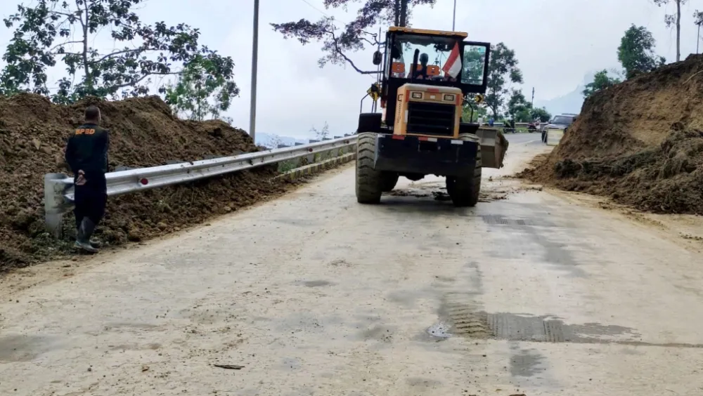 Update Longsor Piket Nol: Jalur Piketnol Terkendali, Akses Jalan Buka-Tutup Tetap Aman Dilalui