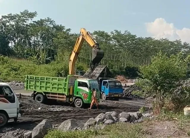 Viral Tambang Ilegal Diduga Milik Oknum Aparat di Lumajang