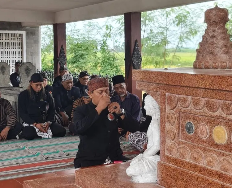 Ritual Nyadran di Makam Petilasan Mbah Margo Joyo, Awali Rangkaian Grebeg Suroyoso 2025