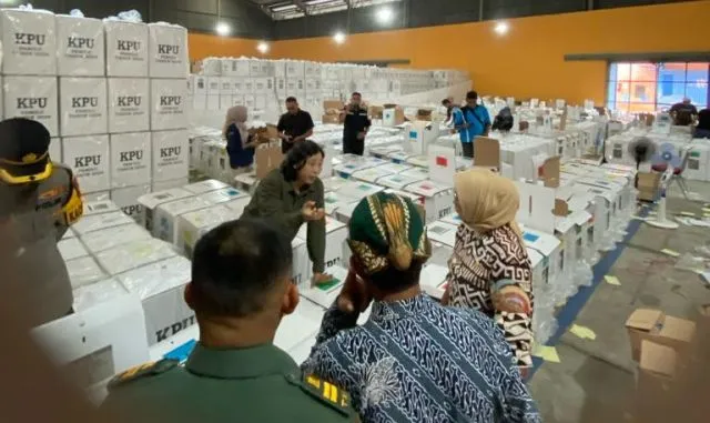 KPU Lumajang Tuntaskan Proses Packing dan Checking Logistik Pemilu