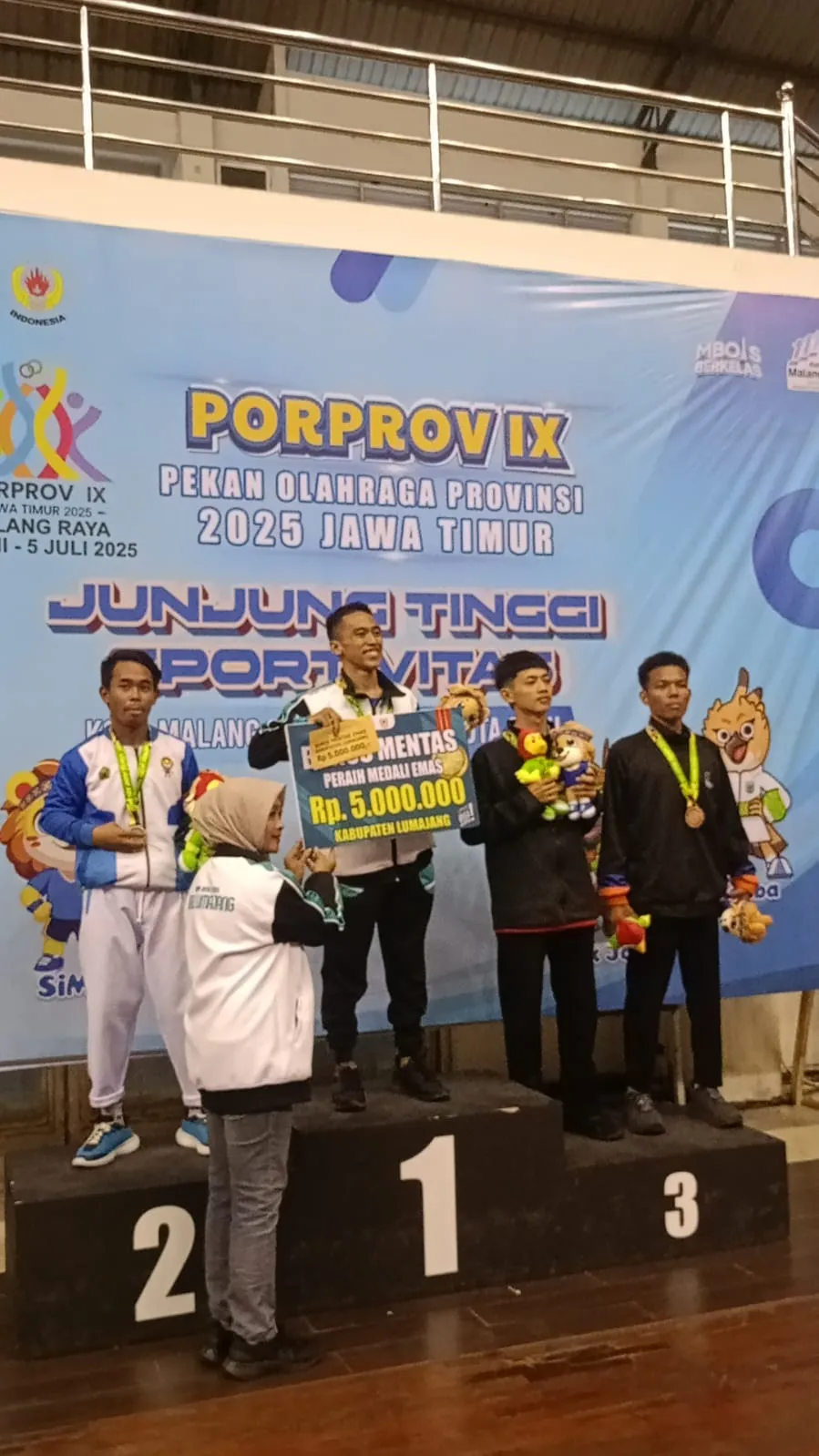 WUSHU SANDA SUMBANG MEDALI EMAS BAGI KONTINGEN LUMAJANG PORPROV 2025