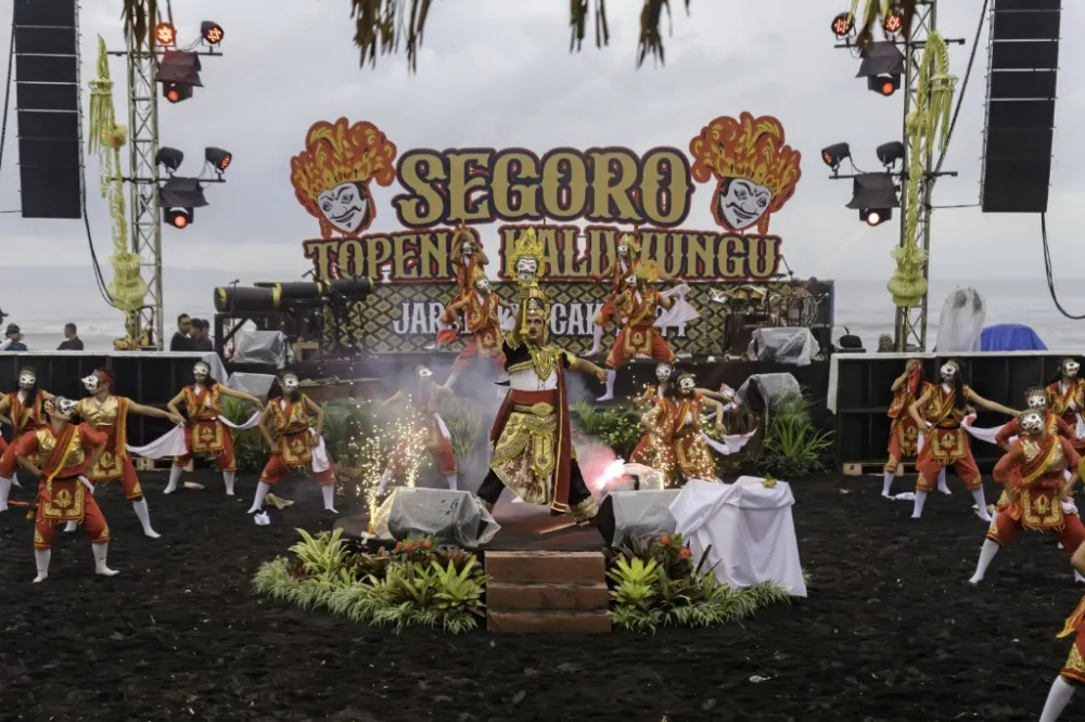 Segoro Topeng Kaliwungu: When the Mask Meets the Ocean, Lumajang Calls the World