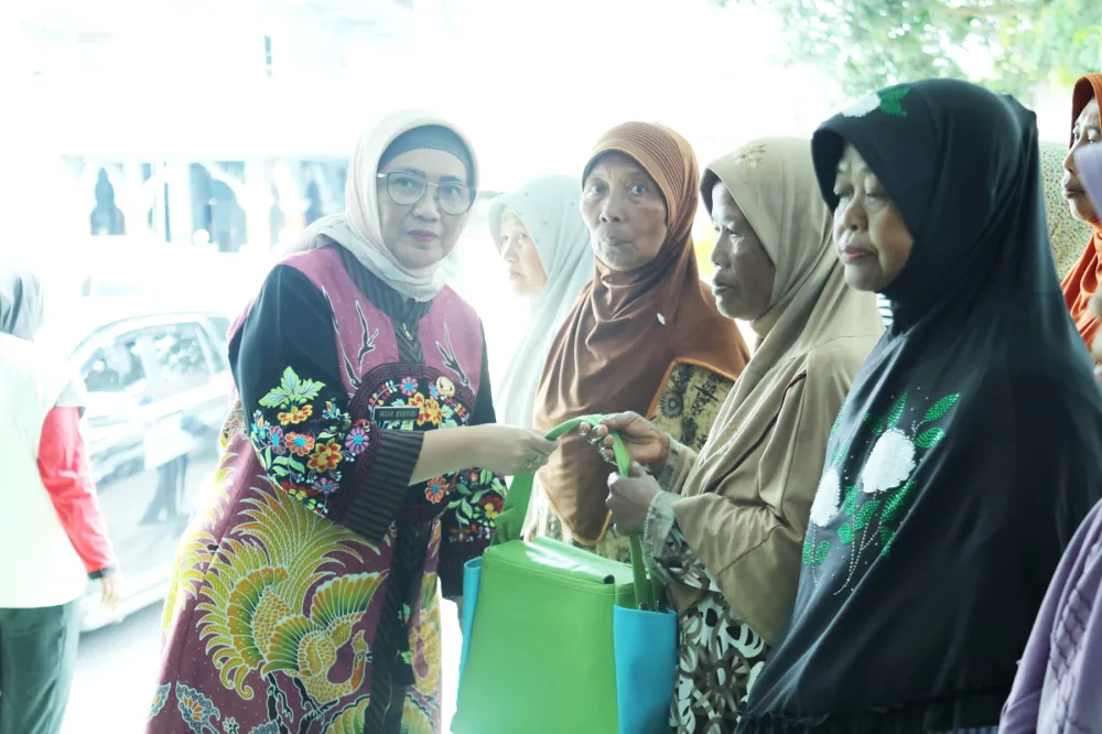 Bantuan Kemanusiaan dan Empati, Pj. Bupati Lumajang Beri Dukungan untuk Masyarakat Terdampak Banjir di Desa Gondoruso