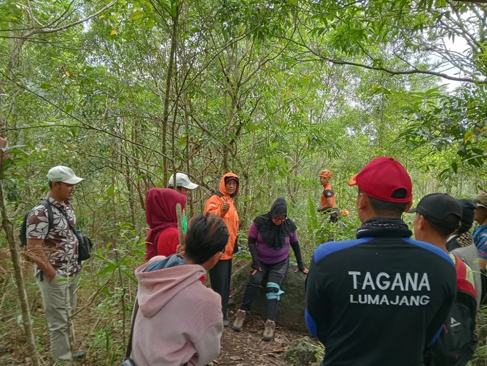 BPBD Lumajang Evakuasi Pendaki Hipotermia di Gunung Lemongan