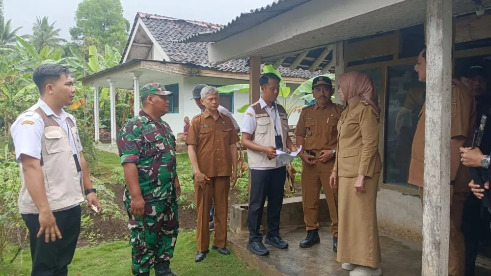 Setor Madu di Kertosari, Bupati dan Wabup Lumajang Dekatkan Layanan ke Warga