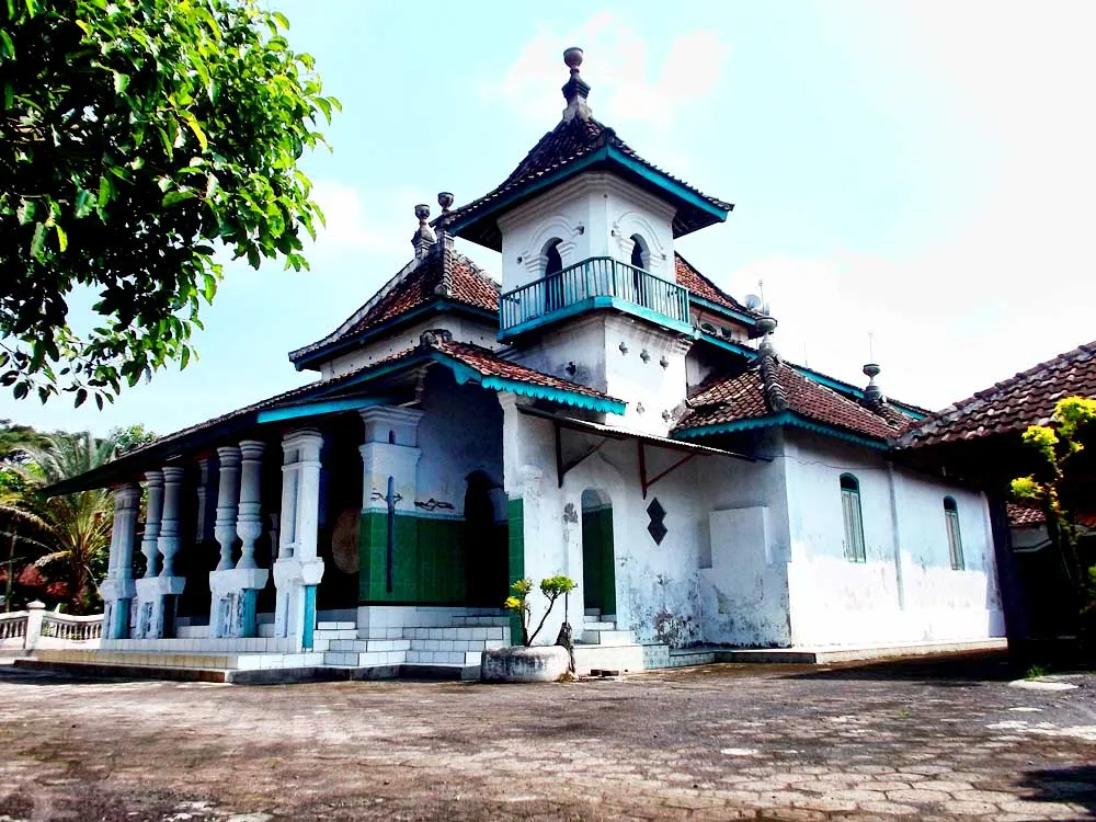 Menjaga Cagar Budaya Masjid Baiturrohman Lumajang Berusia 112 Tahun