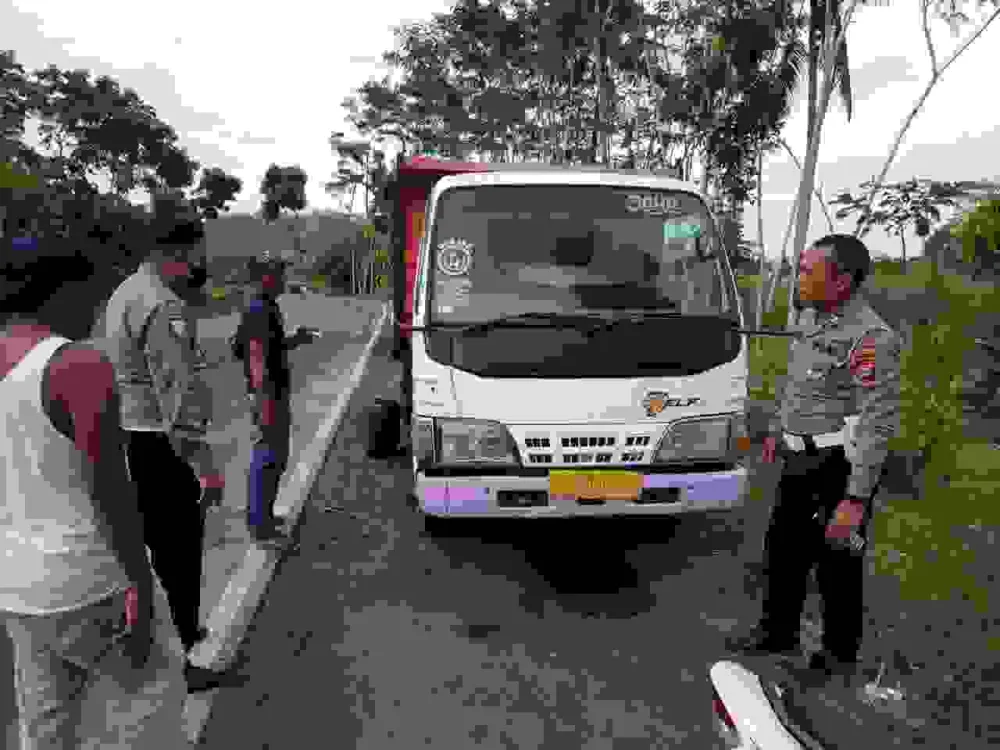 Kecelakaan di Jalan Raya Pasirian Menyebabkan Korban Jiwa dari Kepolisian Jember