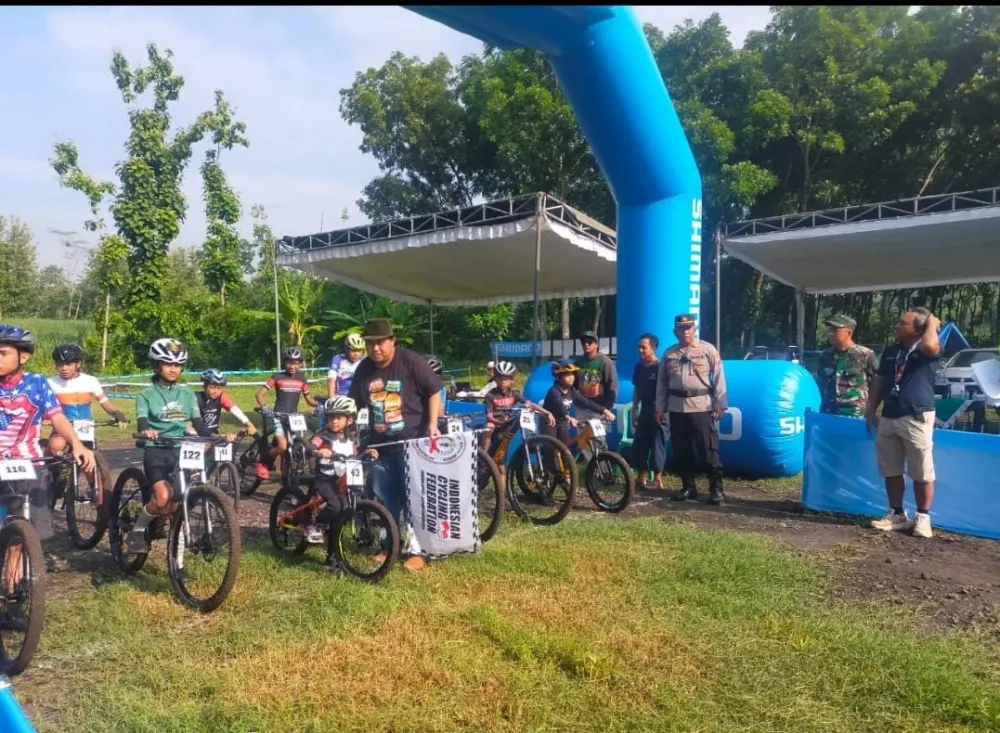 Mendunia dari Lumajang, Atlet Muda Bersaing di Kompetisi Sepeda MTB XCO