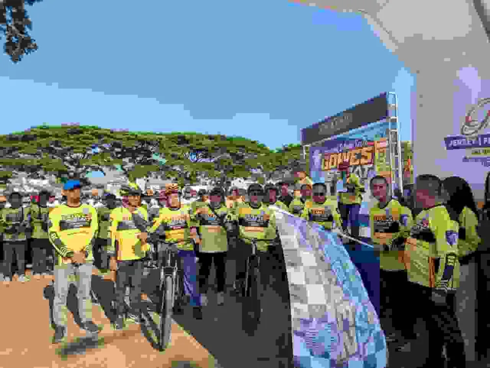 Ribuan Peserta Meriahkan Acara Gowes dalam Rangka HUT Lalu Lintas Bhayangkara ke-70 di Lumajang