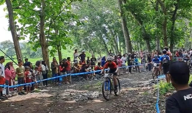 Kejuaran MTB XCO di Sirkuit Sendang Wiraraja Lumajang Meriah