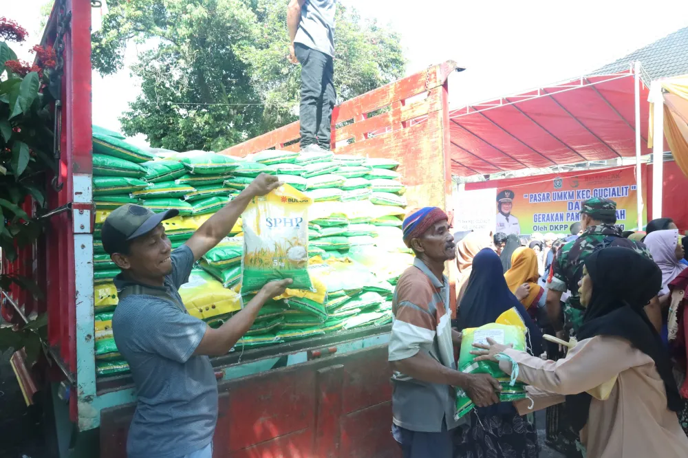 Pasar Murah di Lumajang, Langkah Efektif Atasi Tantangan Kenaikan Harga dan Ketersediaan Pangan