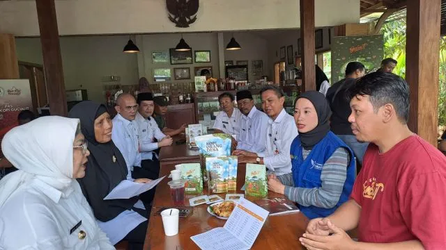 Indah Wahyuni Ajak Pemuda Lumajang Jadi Petani Milenial