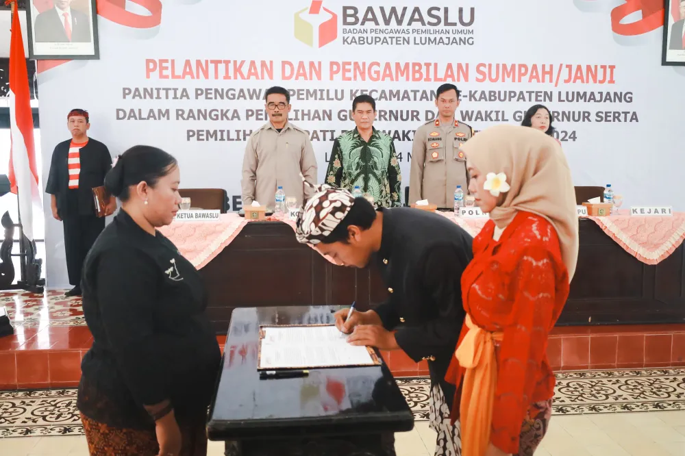 Sebanyak 63 Anggota Panwascam se-Kabupaten Lumajang Resmi Dilantik