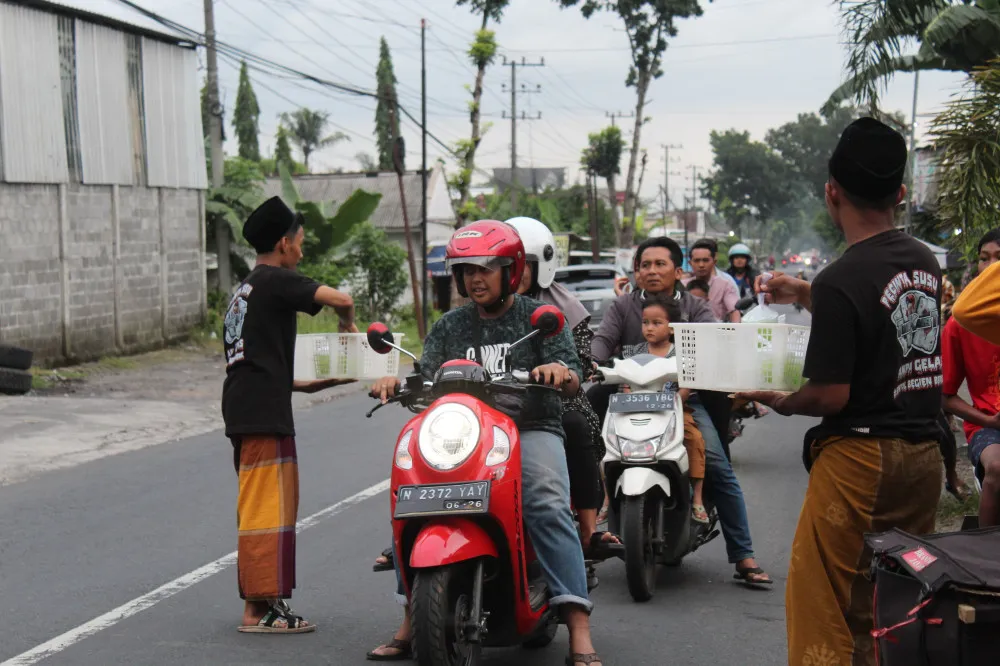 Pemuda Dusun Desa Sentul Teladan Generasi Muda yang Menginspirasi Arti Keikhlasan dan Solidaritas