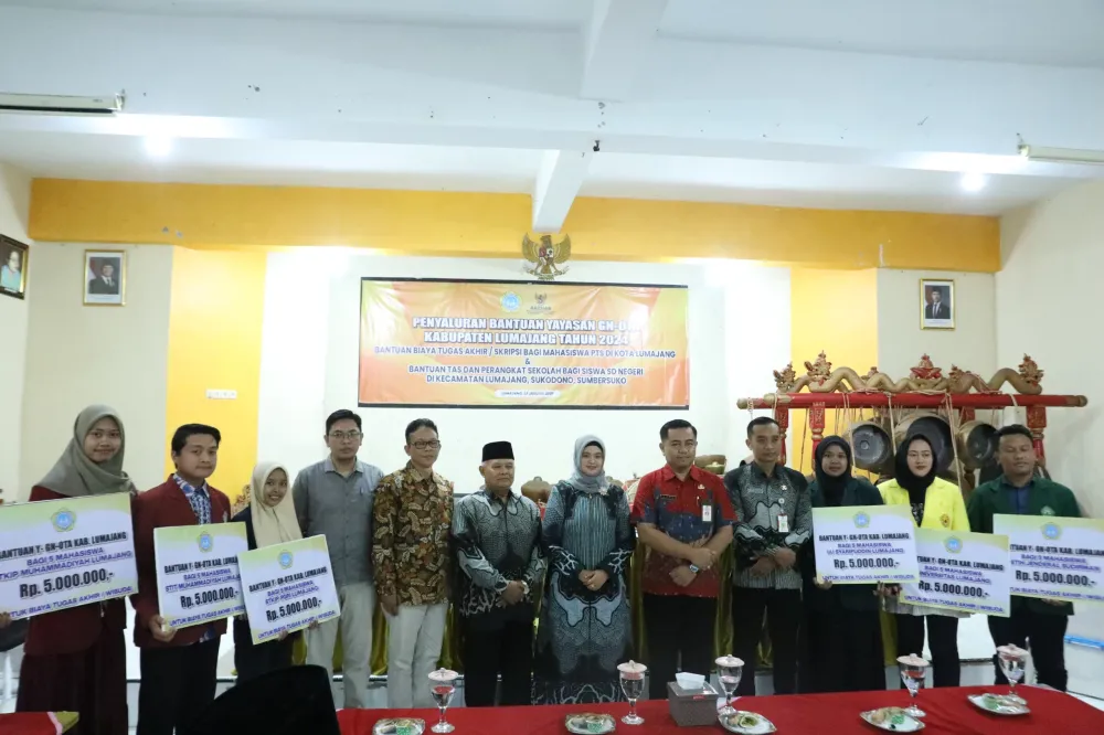 GN-OTA Kabupaten Lumajang Serahkan Bantuan Bagi Mahasiswa dan Perlengkapan Sekolah Bagi Siswa SD