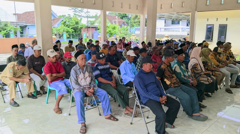 Pemerintah Desa Barat Sampaikan Laporan Kinerja 2024 Sekaligus Bagikan Honor RT/RW