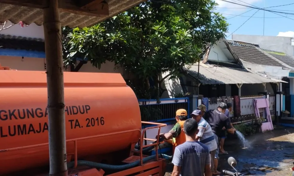 Tim Penanganan Bencana Lumajang Bersihkan Rumah Warga dari Sisa Material Banjir