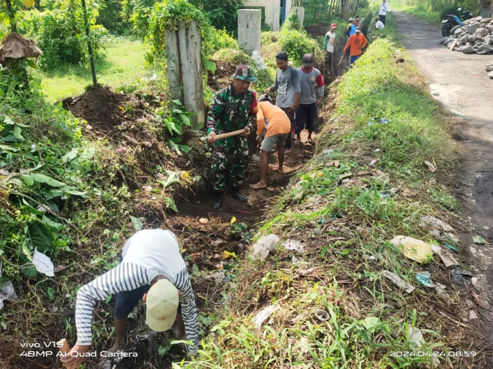 Pembangunan Drainase di Desa Karanganyar Dimulai dengan Kerja Bakti TNI dan Warga