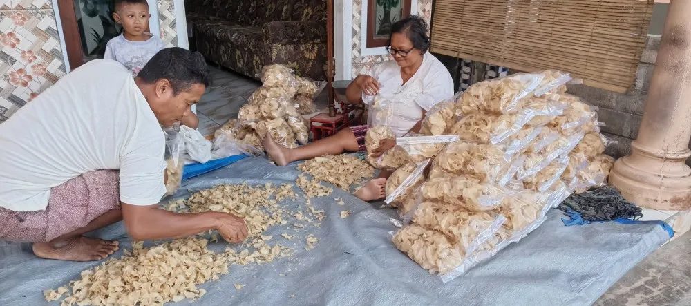 Keripik Gadung Ibu Mi: Camilan Lokal Tunjungrejo Tembus Pasar Luar Daerah