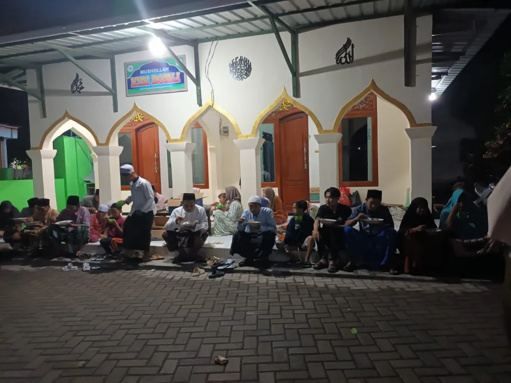 Buka Bersama di Rumah Kepala Desa: Momen Silaturahmi dan Kebersamaan Warga