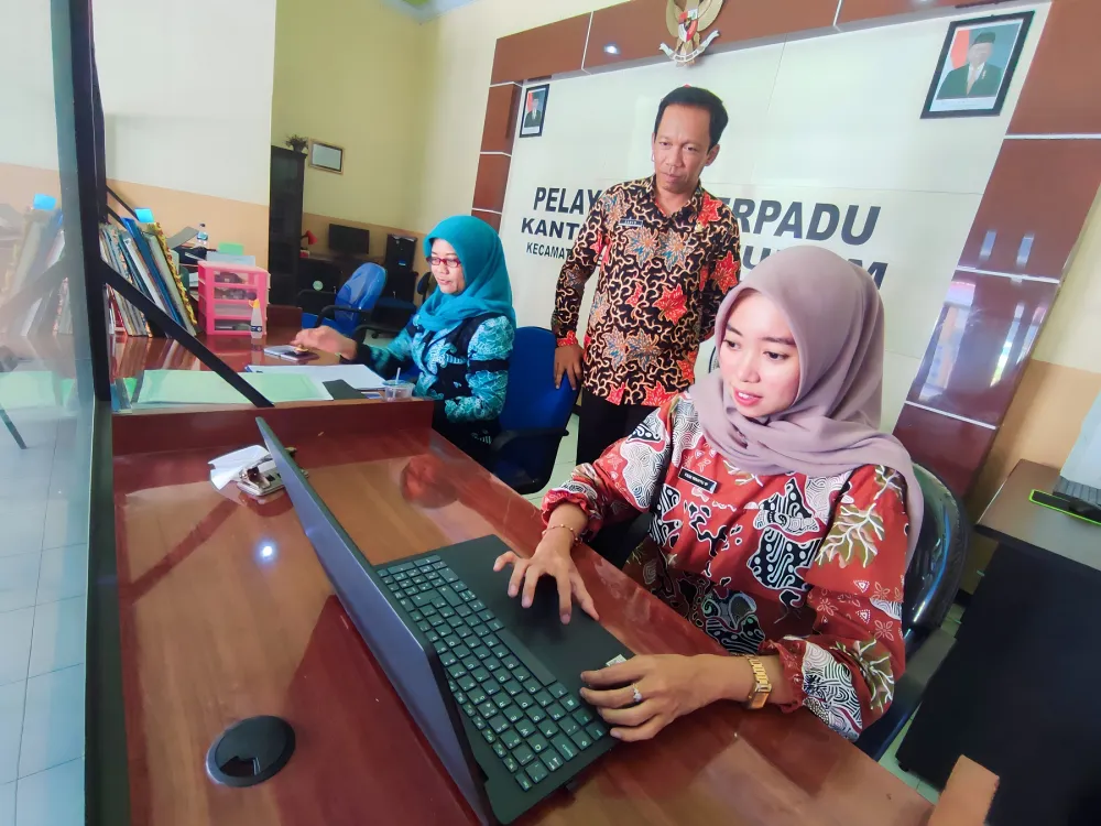 Meski Ramadan, Pelayanan Publik di Kantor Desa Tukum Tetap Berjalan Optimal