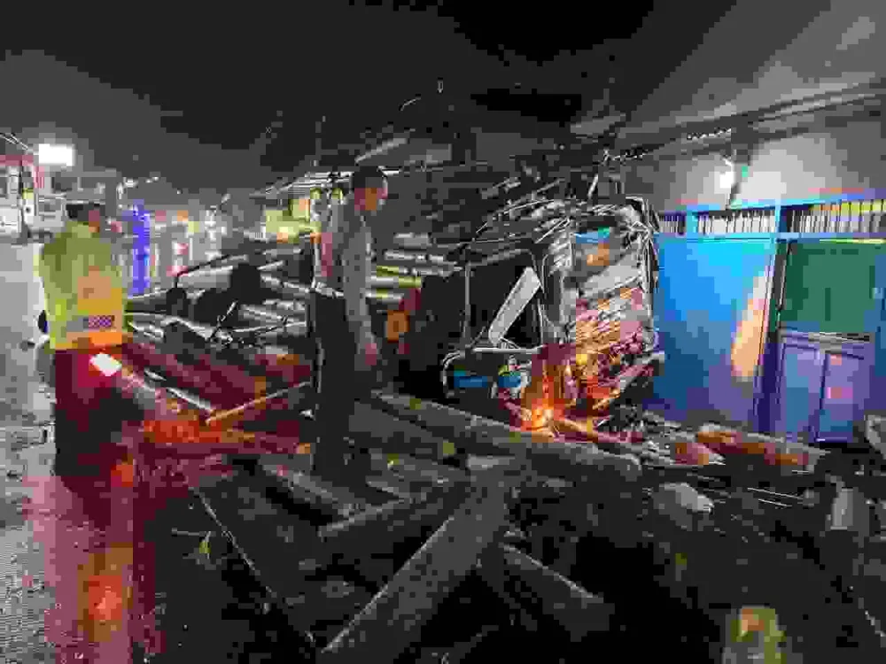 Kecelakaan Beruntun Menghantam Permukiman