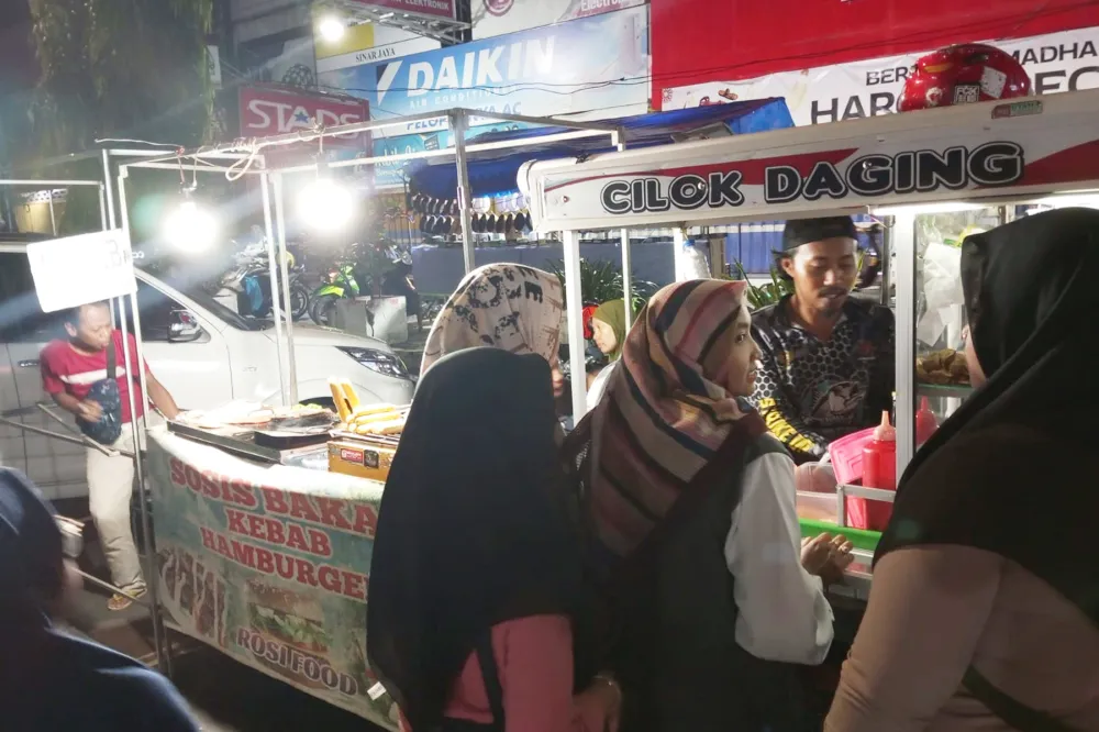 Berkah Ramadan, Pelaku UMKM Kuliner di Plaza Lumajang Raup Cuan Hingga Ratusan Ribu Rupiah Per Hari