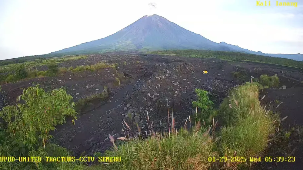 Pemerintah Siapkan Penambahan Alat Pemantau Aktivitas Vulkanik Gunung Semeru untuk Keamanan Warga