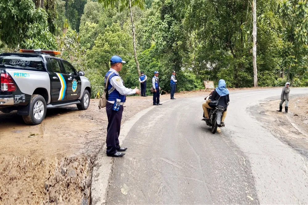 Jalur Lumajang-Malang via Piket Nol Ditutup Akibat Longsor, Pengguna Jalan Dialihkan ke Jalur Probolinggo