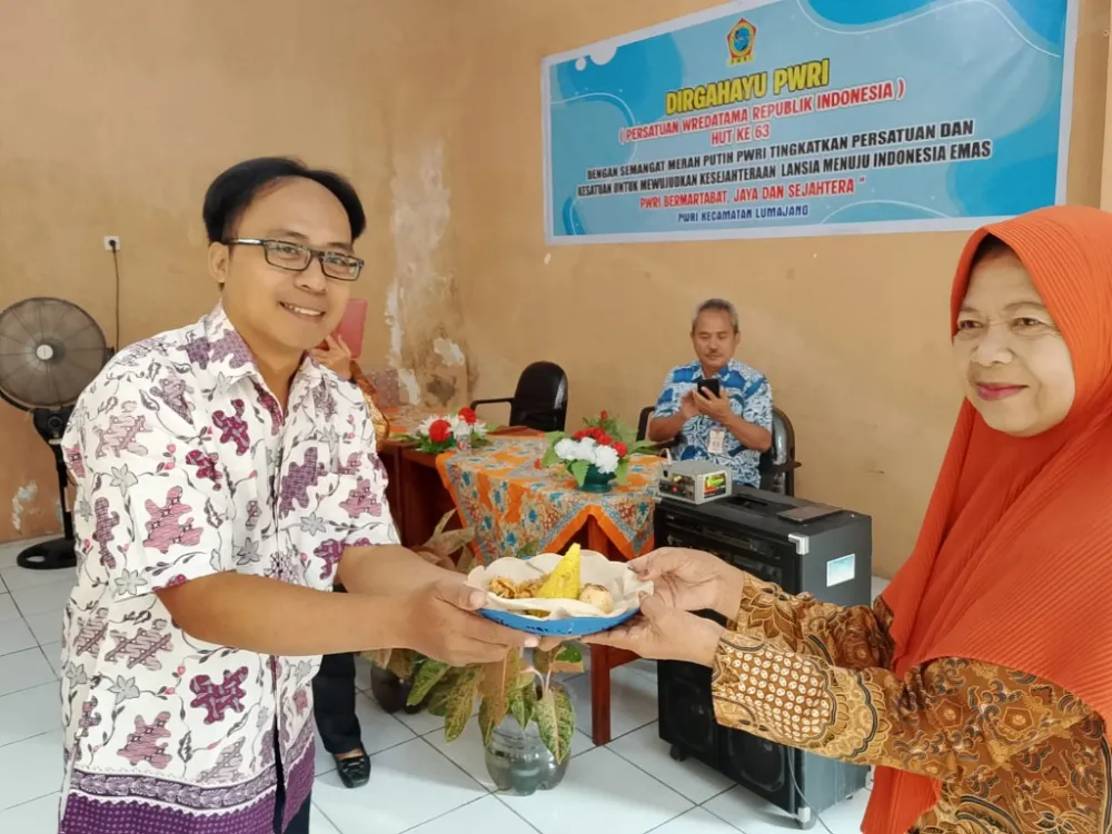 PWRI Lumajang Jadikan Momen Ulang Tahun Sebagai Aksi Nyata Merawat Lansia
