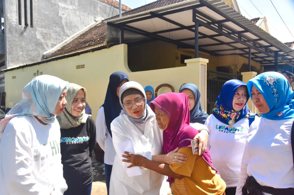 Kartini Lumajang Berbagi Cinta, Meringankan Derita Korban Banjir dan Longsor