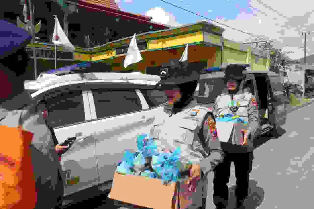 Dapur umum disiapkan untuk membantu warga terdampak erupsi Semeru