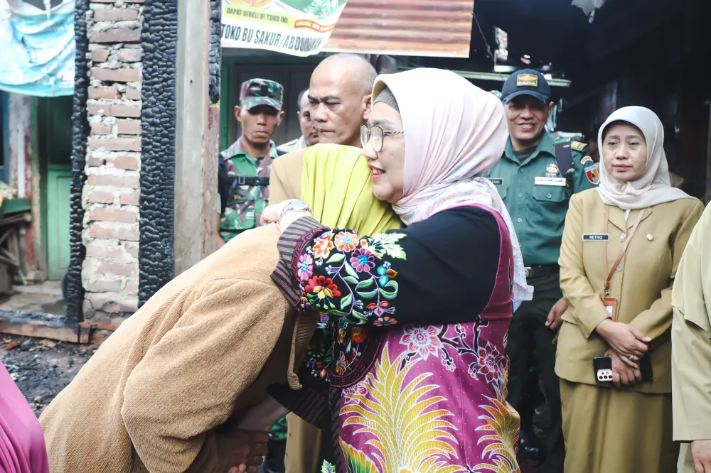 Pemkab Lumajang Beri Bantuan dan Dukungan pada Korban Kebakaran Pasar Yosowilangun untuk Bangkit Kembali