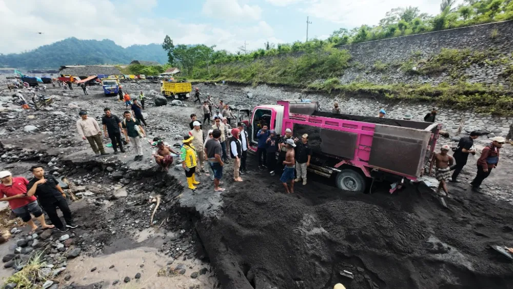 Lindungi Permukiman dan Pertanian, Pemkab Lumajang Gerak Cepat Perbaiki Kerusakan Tanggul