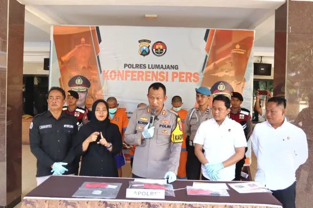 Asyik Main Judi Online Dua Pelaku Ditangkap Polres Lumajang