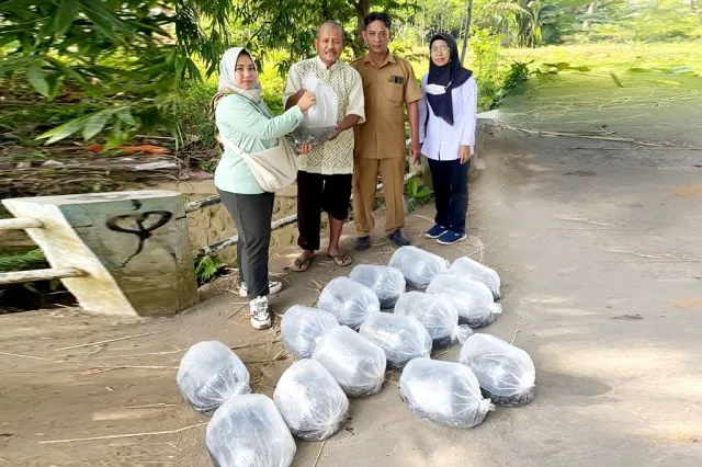 Ribuan Bibit Ikan Ditebar di Sungai Cangkring Kutorenon Lumajang