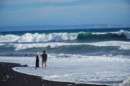 Keindahan Pasir Hitam yang Eksotis di Lumajang