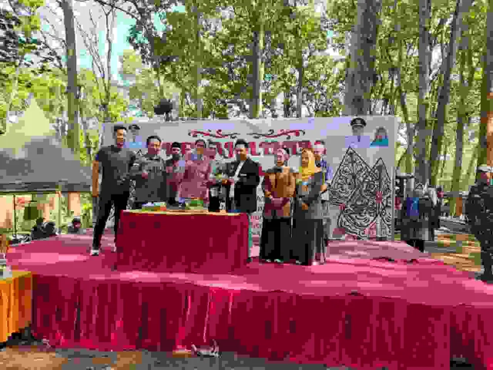 Peninjauan Rumah Warga dan Peresmian Wisata Kopi Jatian Kenong di Lumajang Dilakukan Bersama Kapolsek dan Bupati